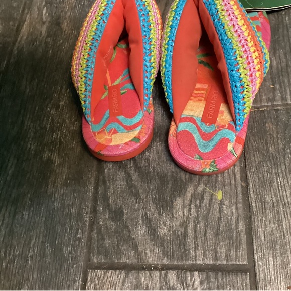 Toucans Crochet Puffy Flip Flop - Picture 4 of 5